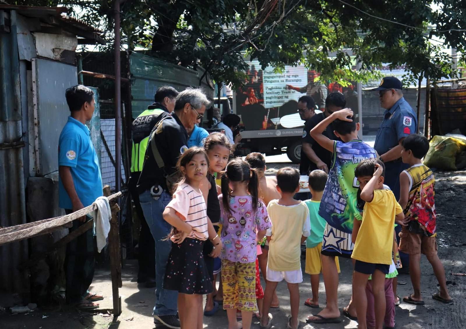 Iba’t ibang ahensya, kasama ng Bacoor Police sa community outreach program